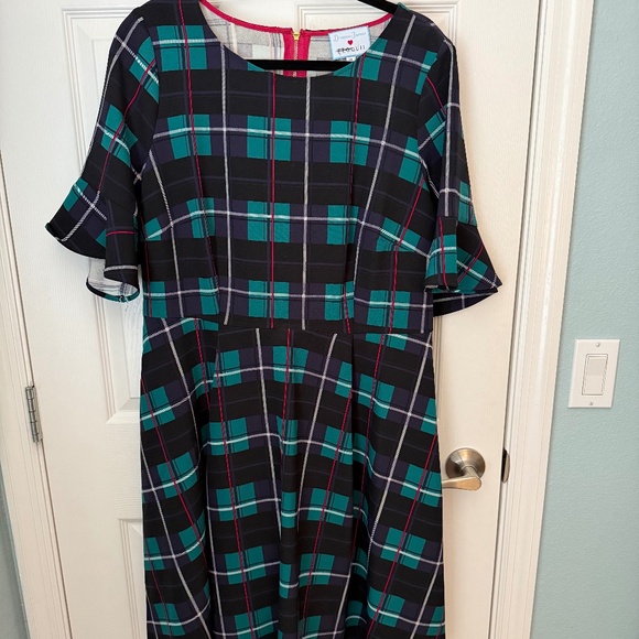Draper James x Eloqui Green & Black Plaid Flared Bottom Dress - Picture 2 of 4